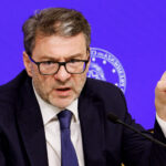 Manovra, lunedì il testo in Parlamento. Giorgetti: “Niente misure sul catasto, sono già nell’ordinamento”