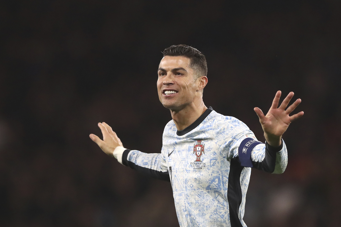 Stipendi nel calcio, Ronaldo doppia Messi: incassa 285 milioni di dollari