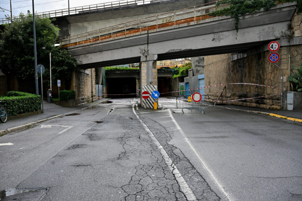 Galleria foto 'Maltempo: allerta massima in Liguria, frane e corsi d’acqua in piena' - foto 19