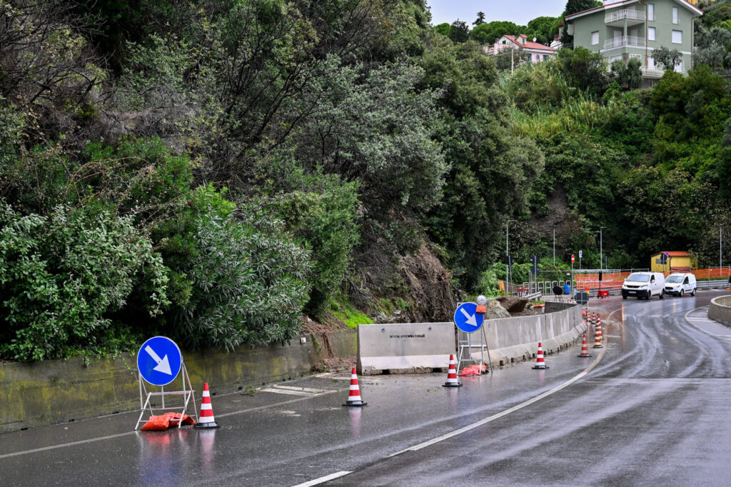 Galleria foto 'Maltempo: allerta massima in Liguria, frane e corsi d’acqua in piena' - foto 12