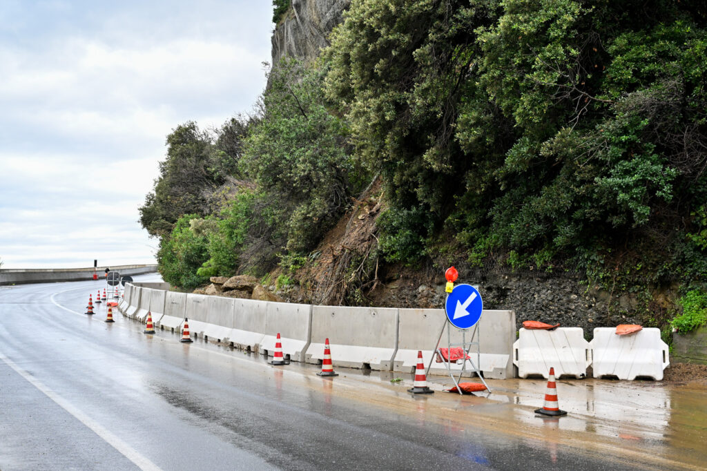 Galleria foto 'Maltempo: allerta massima in Liguria, frane e corsi d’acqua in piena' - foto 11