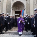 Suicida a 15 anni a Senigallia, i funerali dell’adolescente