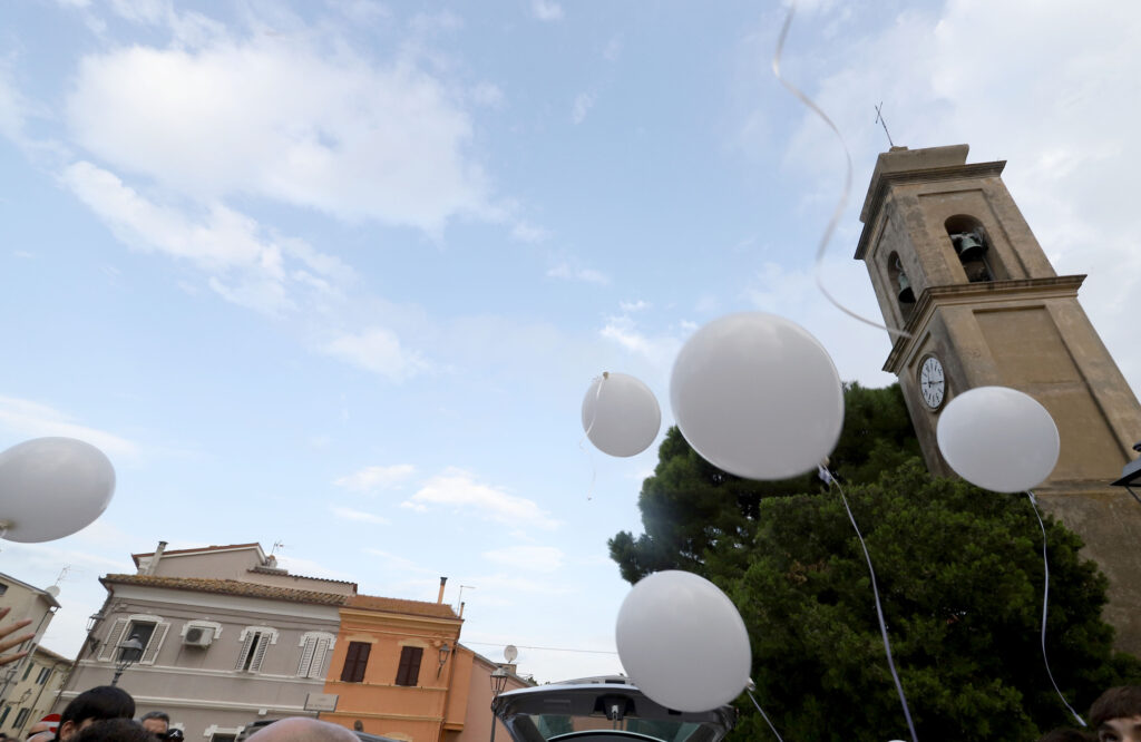 Lasciarsi Per Colpa Della Famiglia Senigallia 15enne si suicida Il legale della famiglia | Scuola ha colpa