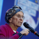 Emma Bonino esce dall’ospedale: “E’ stata dura, prendo una pausa dalla politica”