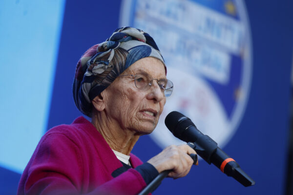 Emma Bonino esce dall’ospedale: “E’ stata dura, prendo una pausa dalla politica”