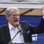 Migranti, ex premier albanese Berisha: “Accordo Roma-Tirana ha gravi problemi legali”