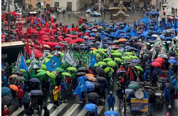 Automotive, partito il corteo dei metalmeccanici a Roma