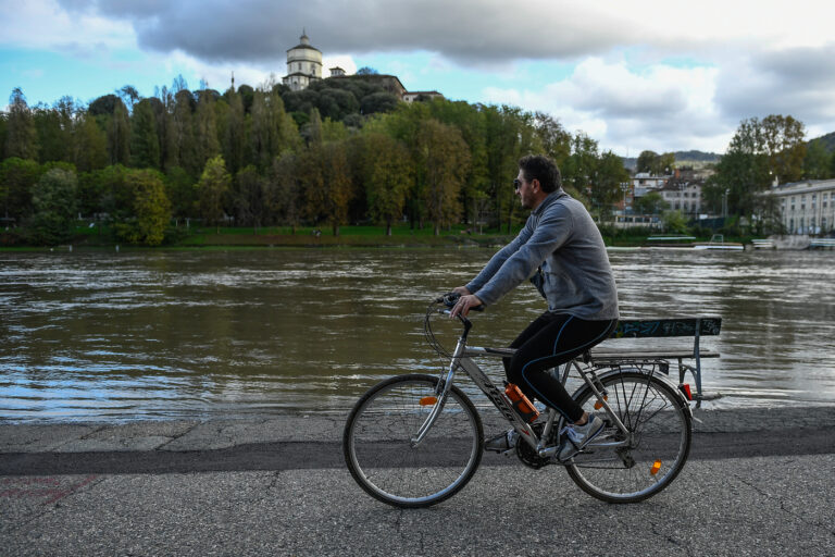 Torino - La situazione del fiume Po ad altezza dei Murazzi dopo le pesanti precipitazioni