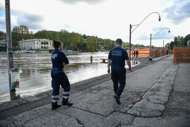 Torino - La situazione del fiume Po ad altezza dei Murazzi dopo le pesanti precipitazioni