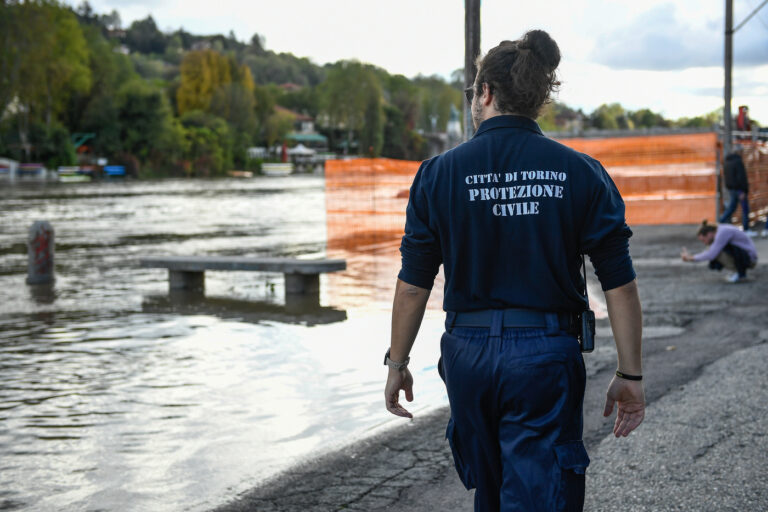 Torino - La situazione del fiume Po ad altezza dei Murazzi dopo le pesanti precipitazioni