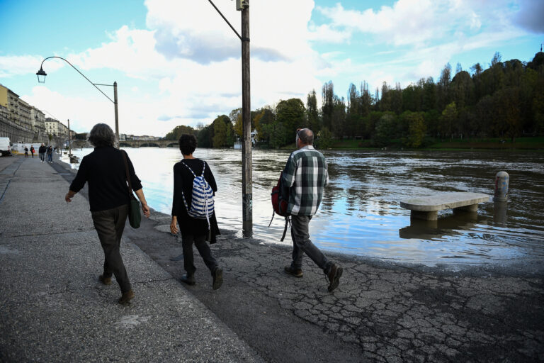 Torino - La situazione del fiume Po ad altezza dei Murazzi dopo le pesanti precipitazioni