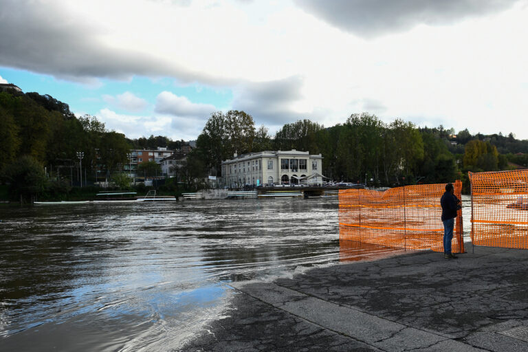 Torino - La situazione del fiume Po ad altezza dei Murazzi dopo le pesanti precipitazioni