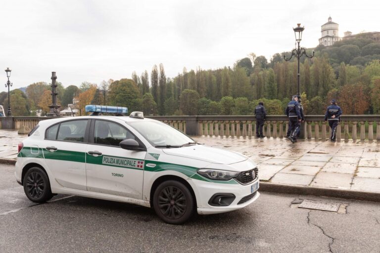 Torino - La situazione del fiume Po ad altezza dei Murazzi dopo le pesanti precipitazioni