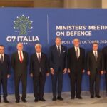 G7 Difesa: foto famiglia al coperto per i ministri riuniti a Napoli