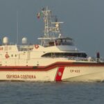 Migranti, motovedetta Guardia Costiera salpa dall’Albania con 12 persone da trasferire nuovamente in Italia