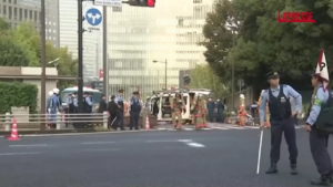 Giappone, uomo lancia bombe incendiarie contro sede partito di governo a Tokyo