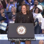 Usa 2024, la folla canta ‘Happy Birthday’ a Kamala Harris durante il raduno nella contea di Oakland