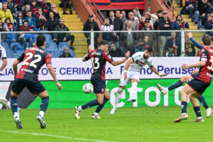 Serie A, Genoa-Bologna 2-2: una doppietta di Pinamonti salva Gilardino