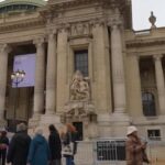 Parigi, migliaia di visitatori alla fiera Art Basel