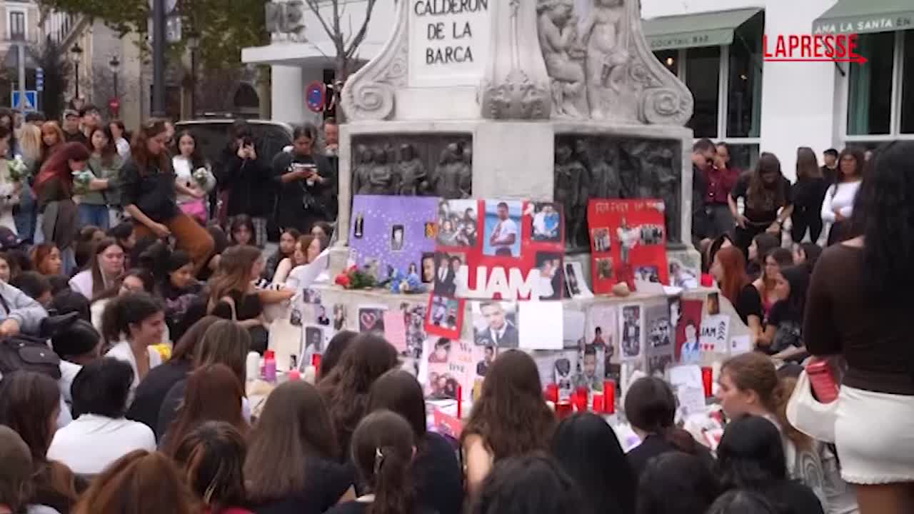 Madrid, folla alla veglia per Liam Payne degli One Direction