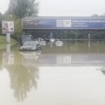 Maltempo a Bologna, a Borgo Panigale auto sommerse dall’acqua