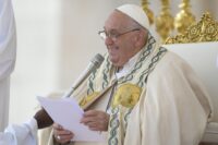 Papa Francesco durante la cerimonia di canonizzazione di Manuel Ruiz Lopez