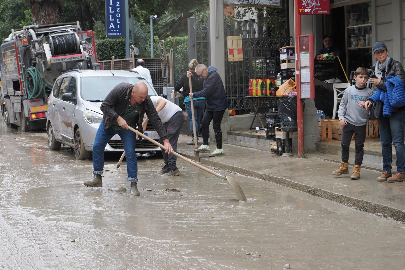 Maltempo a Bologna: una “slavina d’acqua” travolge la città