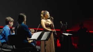 Serena Rossi incanta la Festa del Cinema di Roma, esibizione voce e chitarra da brividi