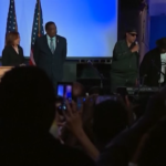 Usa, Stevie Wonder canta “Happy Birthday” a Kamala Harris