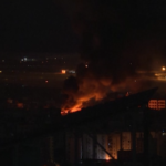 Libano, fumo e fiamme dagli edifici colpiti dall’Idf a Beirut