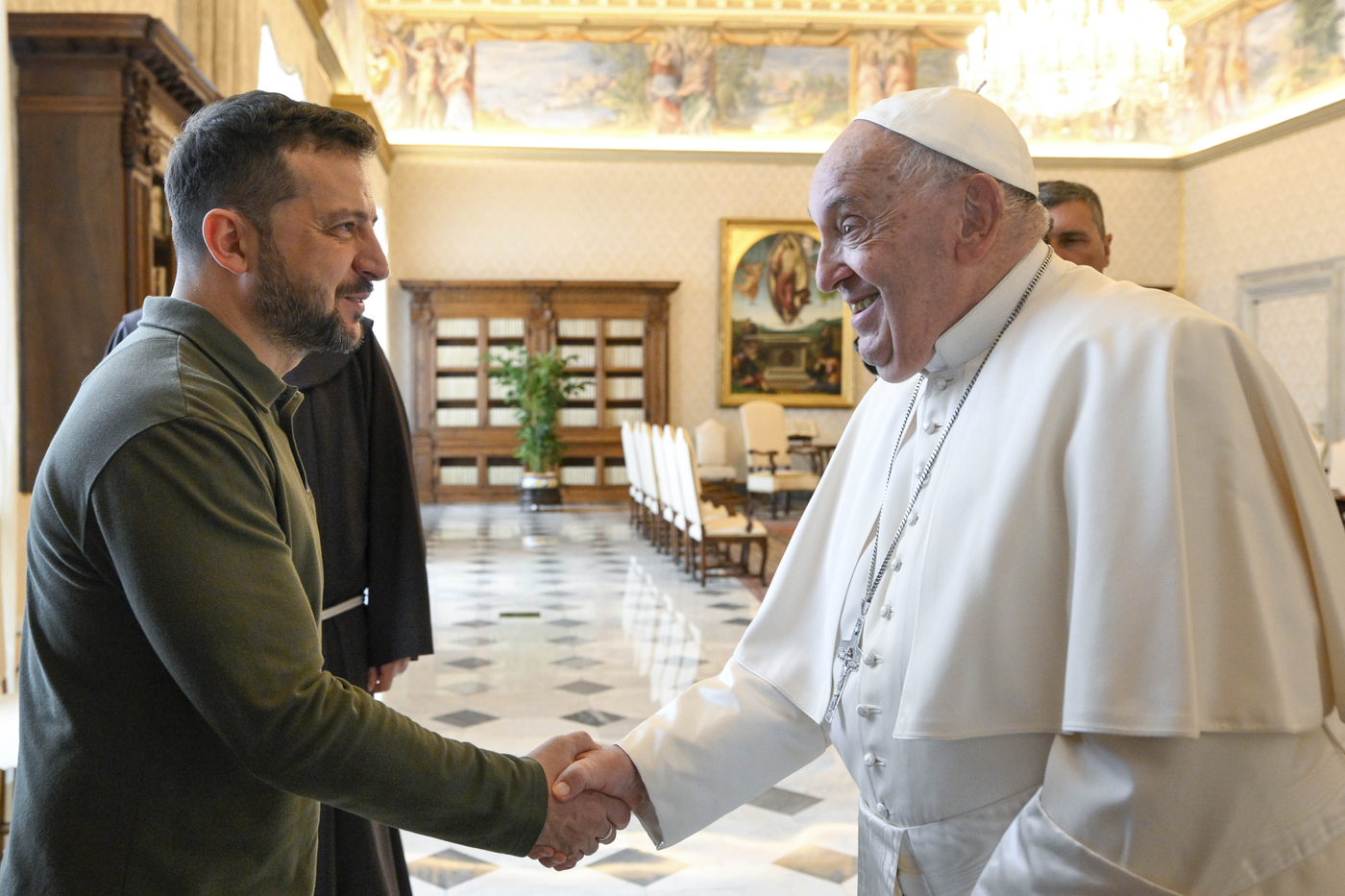 Ucraina, Zelensky: “Vaticano ci aiuti a liberare nostri detenuti in Russia”