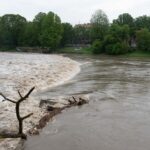 Maltempo, a Ferrara allerta rossa per la piena del Po: evacuate abitazioni