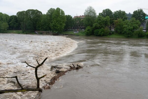 Maltempo - Esondazione del fiume Po a Torino