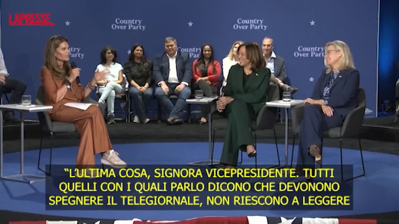 Kamala Harris e l’ansia per le elezioni: “Non mangio caramelle alla cannabis ma mi alleno”, e ride col pubblico