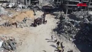 Gaza, in un video la marea umana che lascia Jabalia