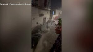 Maltempo, bomba d’acqua a Ischia: le immagini impressionanti