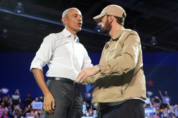 Barack Obama ed Eminem a Detroit a supporto di Kamala Harris