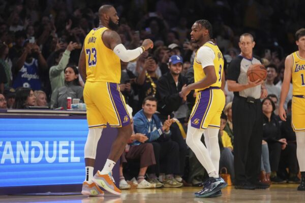 Nba - Esordio ufficiale insieme per Lebron e Bronny James