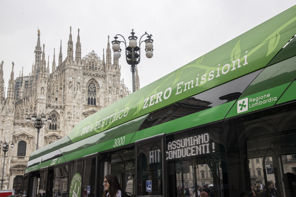 Galleria foto '“Assumiamo conducenti”: l’annuncio insolito su un autobus Atm a Milano' - foto 2