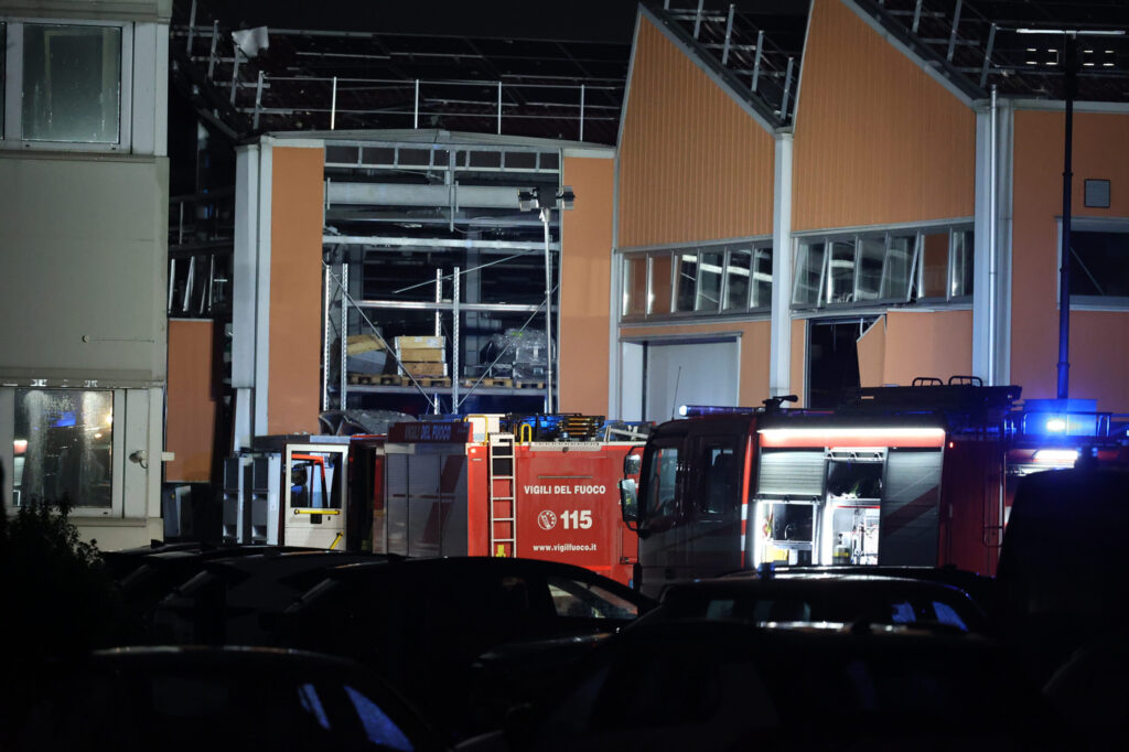 Galleria foto 'Bologna, esplosione in un capannone Toyota: salgono a due le vittime' - foto 3
