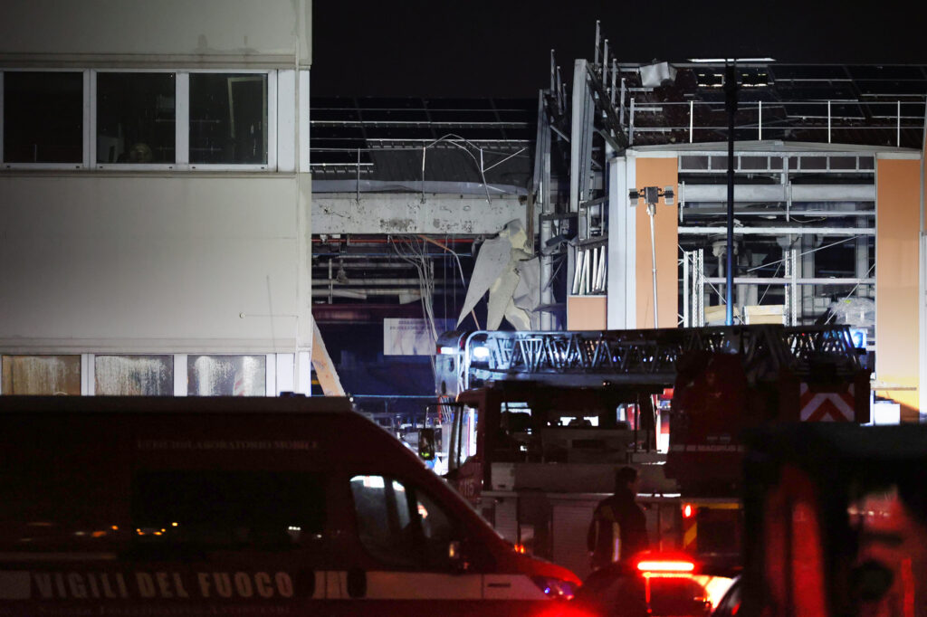 Galleria foto 'Bologna, esplosione in un capannone Toyota: salgono a due le vittime' - foto 9