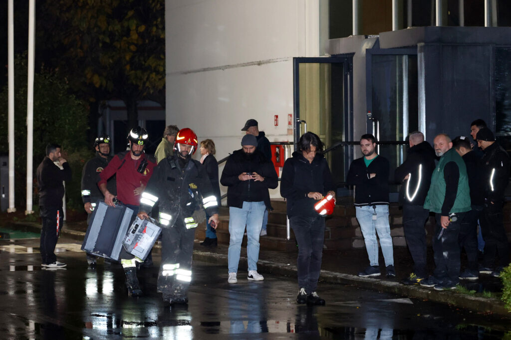 Galleria foto 'Bologna, esplosione in un capannone Toyota: salgono a due le vittime' - foto 6