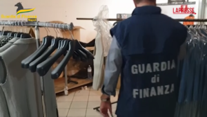 Napoli, caporalato e abusivismo economico: sequestrato opificio