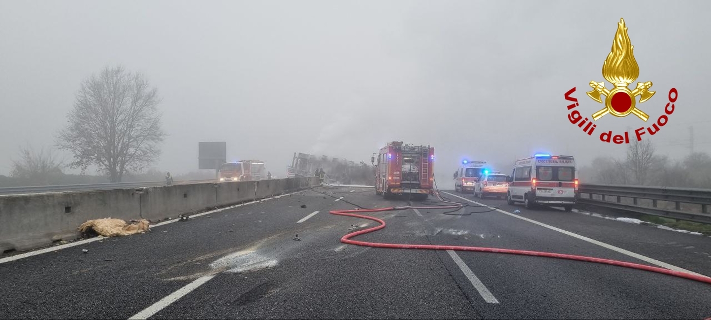 Orvieto, incidente in A1: due morti in uno scontro fra mezzi pesanti