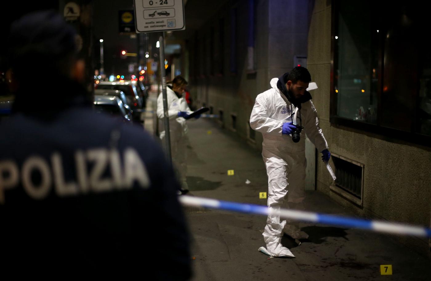 Napoli, quindicenne ucciso in una sparatoria in centro