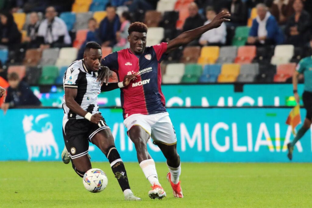 Galleria foto 'Calcio: l’Udinese batte il Cagliari 2-0 e aggancia la Juventus al terzo posto' - foto 5