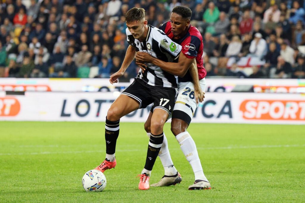 Galleria foto 'Calcio: l’Udinese batte il Cagliari 2-0 e aggancia la Juventus al terzo posto' - foto 7