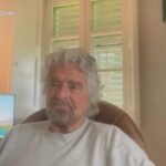 Beppe Grillo attacca Giuseppe Conte: “Chiedo l’estinzione del M5S, il movimento è evaporato”