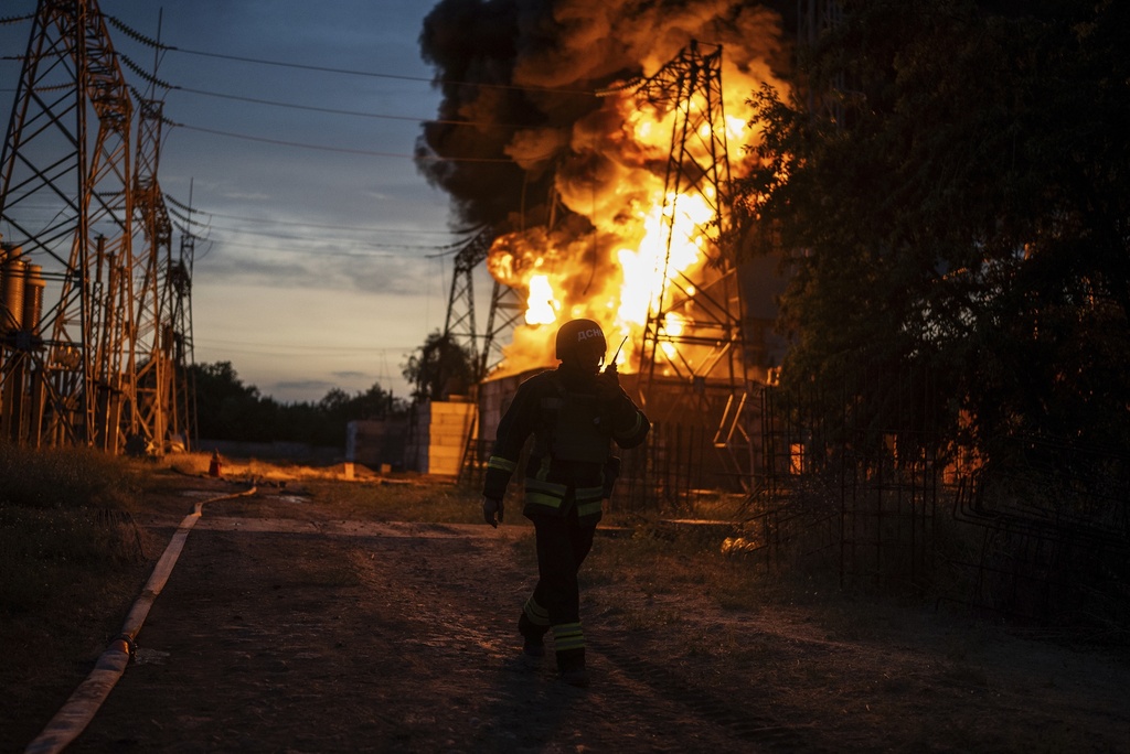 Ucraina, attacco russo nella notte a Dnipro: almeno tre morti