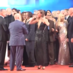 Cinema, Depp chiude da star sul red carpet insieme a Scamarcio